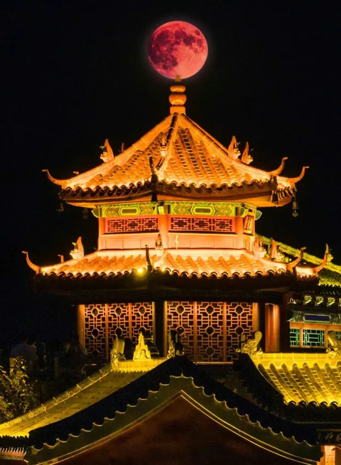 错过再等半世纪!登独秀峰金顶观血月,锁定宇宙浪漫时刻!